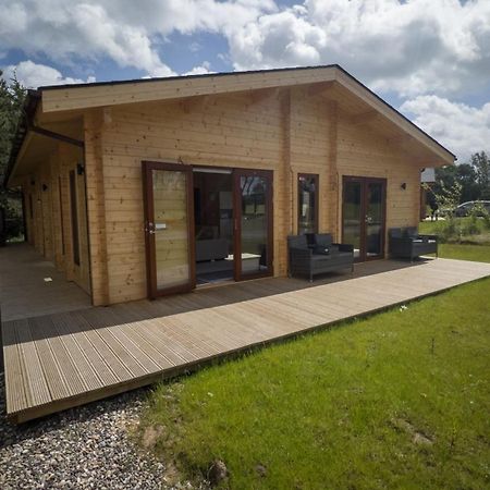 Sundance Lodge, Fantastic New Cabin With Hot Tub - Sleeps 6 - Largest In Felmoor Park モーペス 部屋 写真