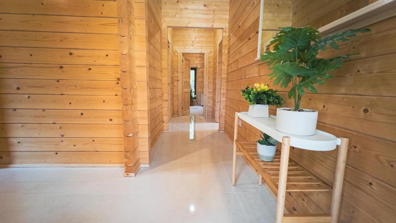 Sundance Lodge, Fantastic New Cabin With Hot Tub - Sleeps 6 - Largest In Felmoor Park モーペス エクステリア 写真