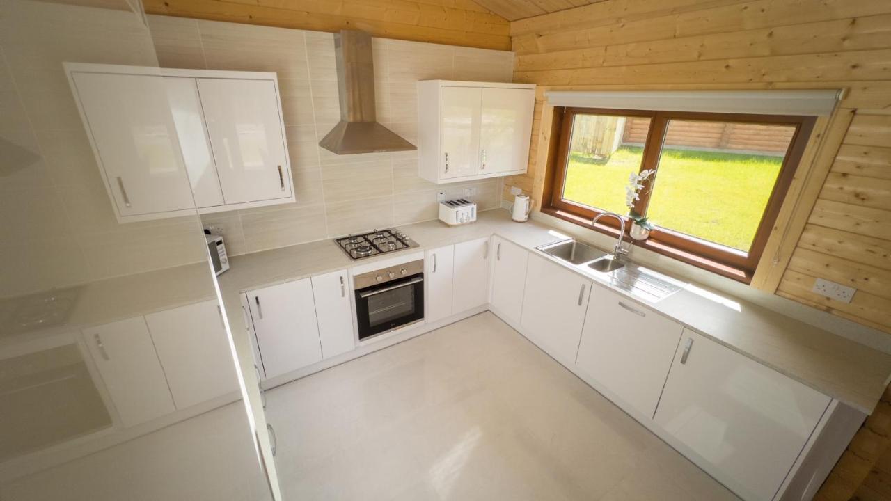Sundance Lodge, Fantastic New Cabin With Hot Tub - Sleeps 6 - Largest In Felmoor Park モーペス エクステリア 写真