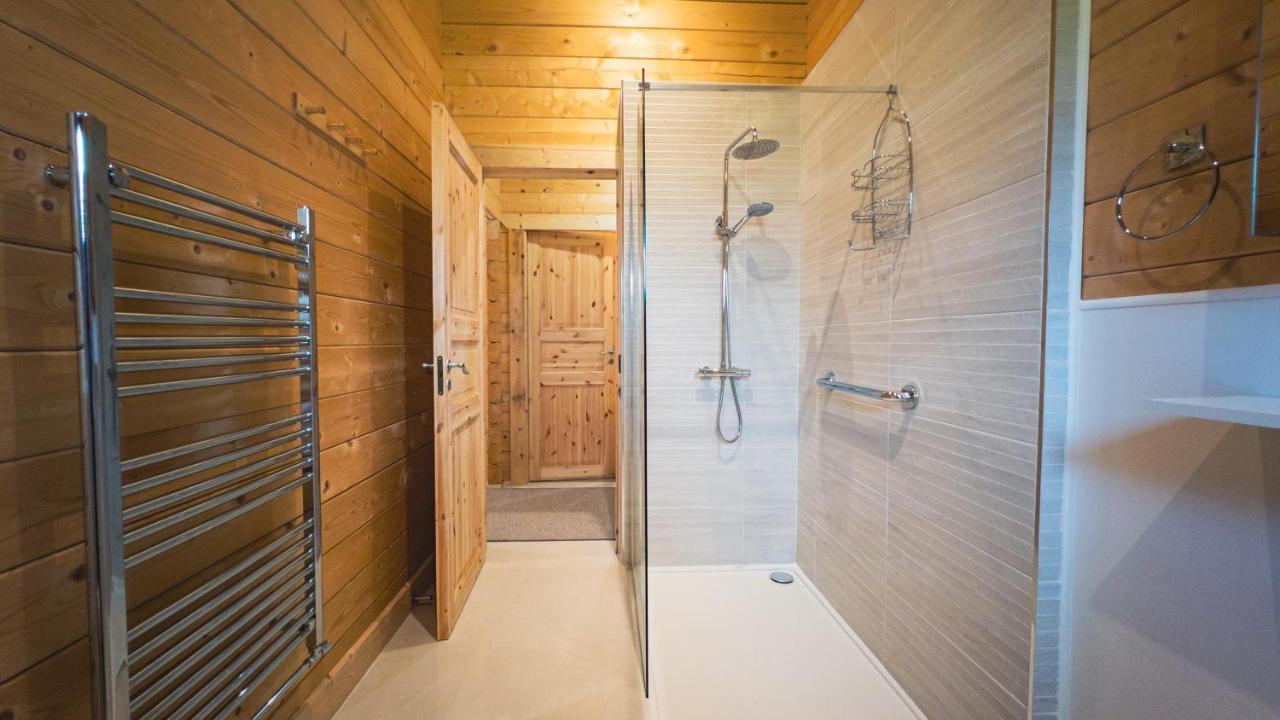 Sundance Lodge, Fantastic New Cabin With Hot Tub - Sleeps 6 - Largest In Felmoor Park モーペス エクステリア 写真