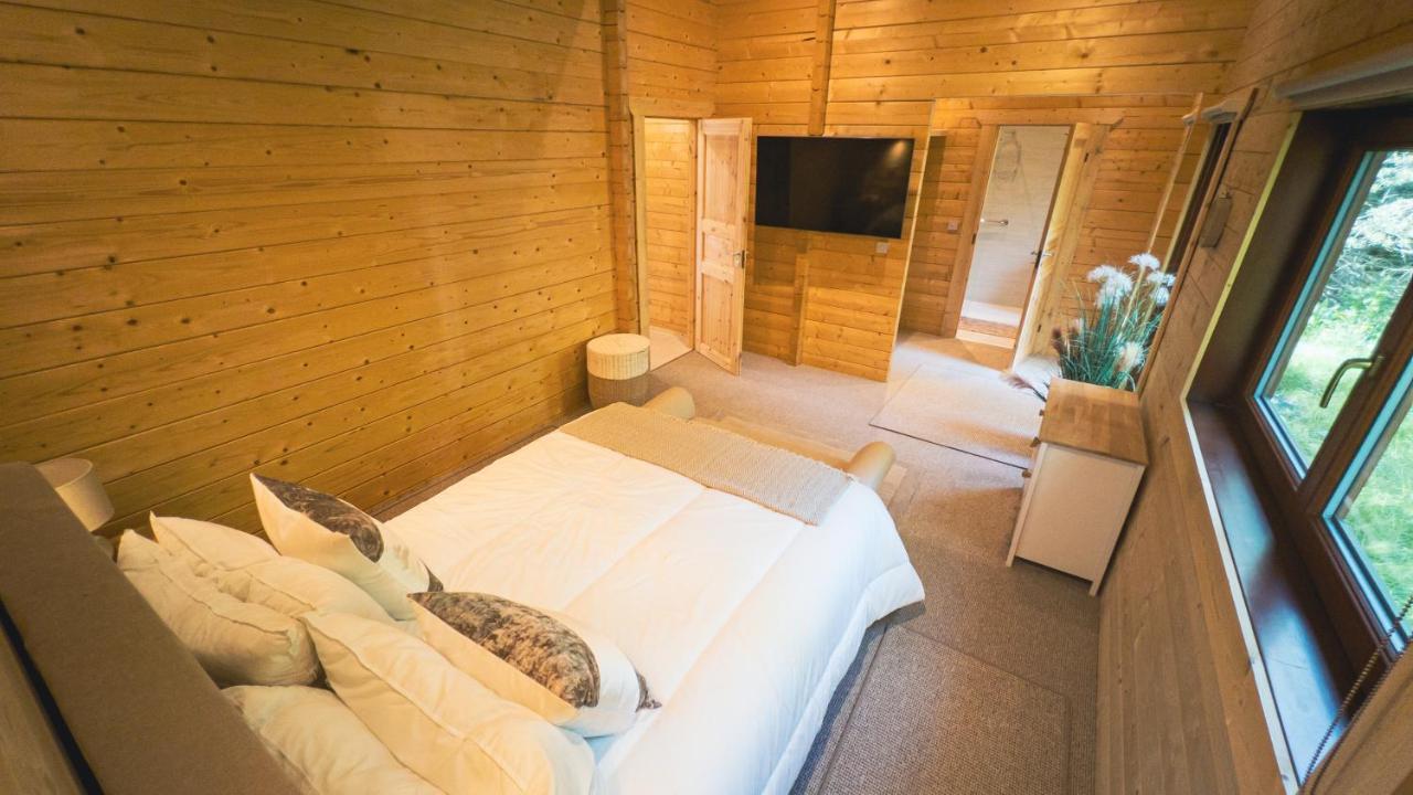 Sundance Lodge, Fantastic New Cabin With Hot Tub - Sleeps 6 - Largest In Felmoor Park モーペス エクステリア 写真