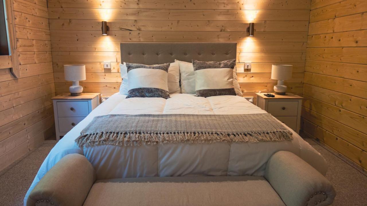Sundance Lodge, Fantastic New Cabin With Hot Tub - Sleeps 6 - Largest In Felmoor Park モーペス エクステリア 写真