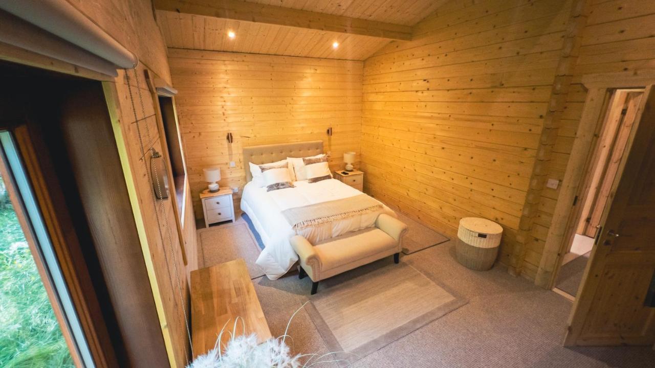 Sundance Lodge, Fantastic New Cabin With Hot Tub - Sleeps 6 - Largest In Felmoor Park モーペス エクステリア 写真