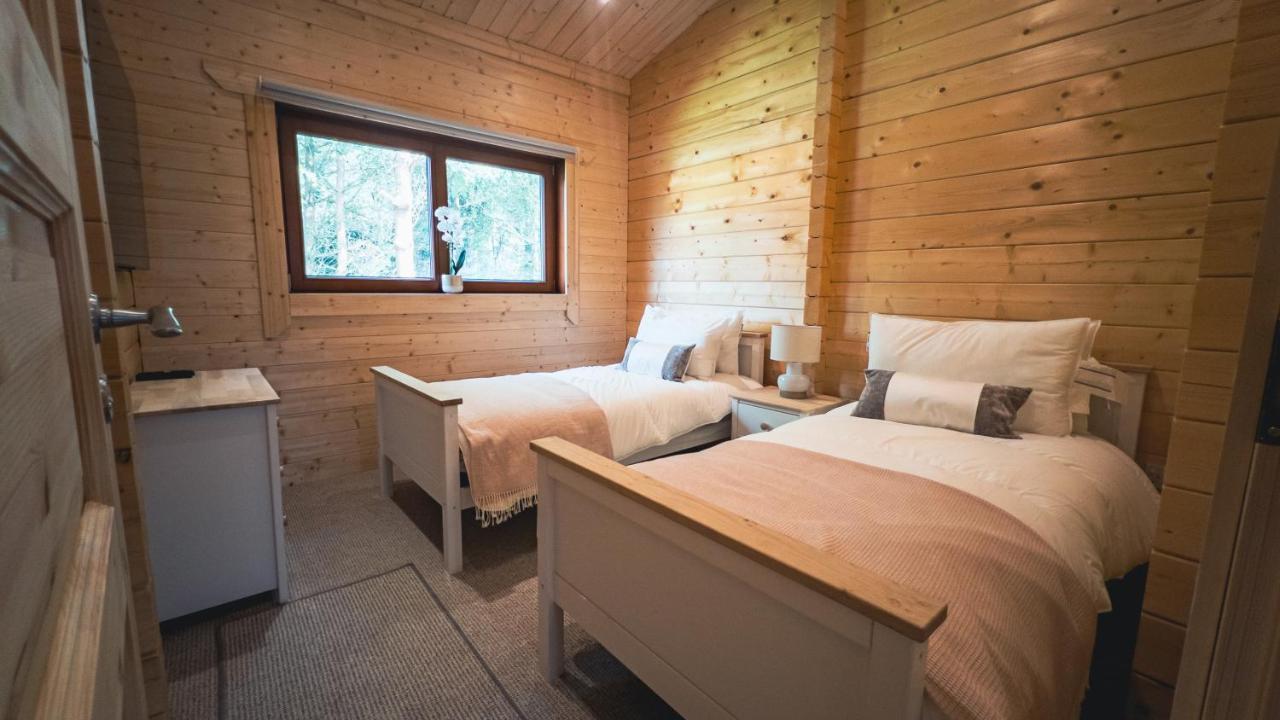 Sundance Lodge, Fantastic New Cabin With Hot Tub - Sleeps 6 - Largest In Felmoor Park モーペス エクステリア 写真