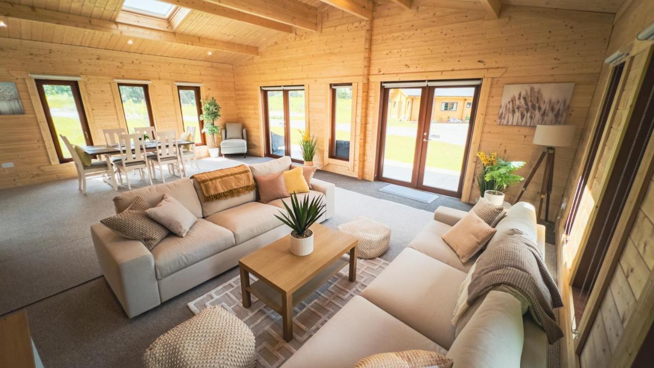 Sundance Lodge, Fantastic New Cabin With Hot Tub - Sleeps 6 - Largest In Felmoor Park モーペス エクステリア 写真