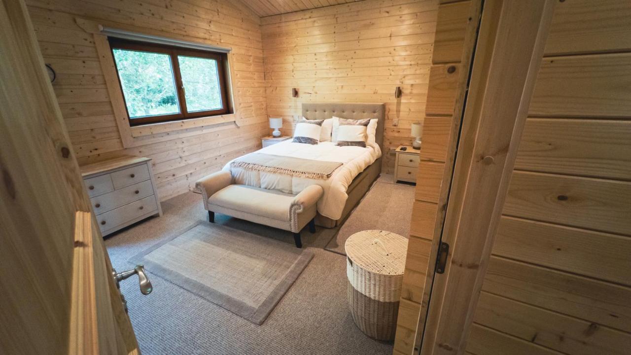 Sundance Lodge, Fantastic New Cabin With Hot Tub - Sleeps 6 - Largest In Felmoor Park モーペス エクステリア 写真