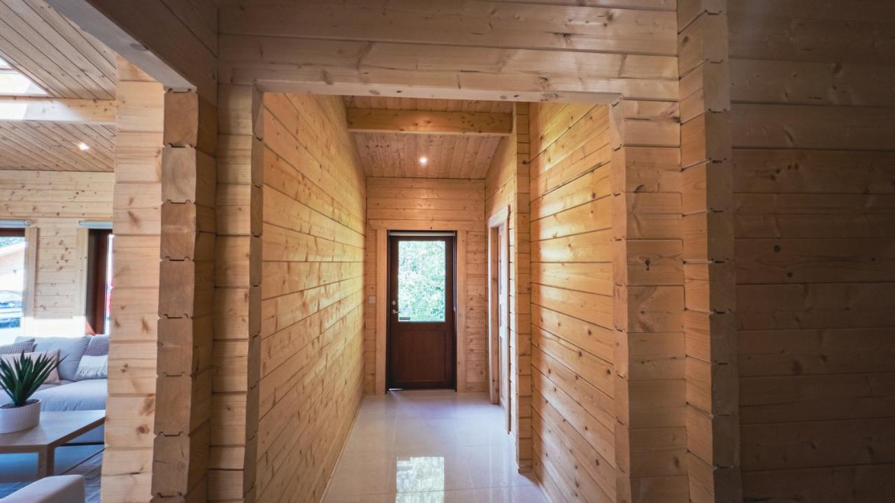 Sundance Lodge, Fantastic New Cabin With Hot Tub - Sleeps 6 - Largest In Felmoor Park モーペス エクステリア 写真